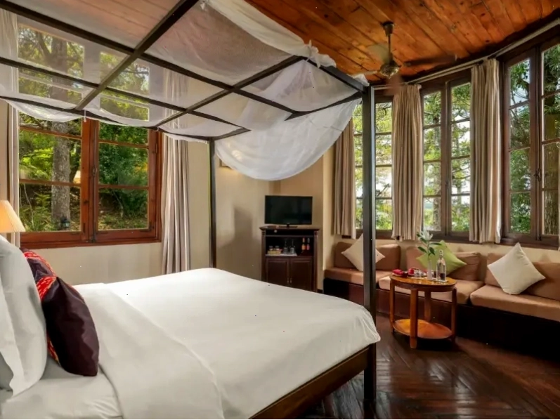 Không gian phòng ngủ ấm cúng tại Ana Mandara Villas Dalat
