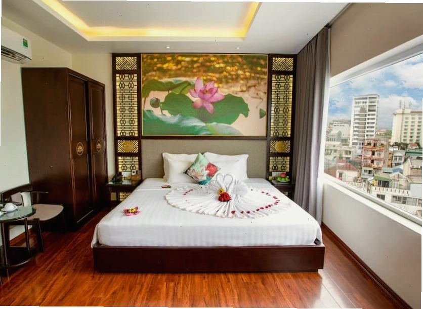 Không gian phòng ngủ ấm cúng tại Khách sạn Thanh Lịch Huế