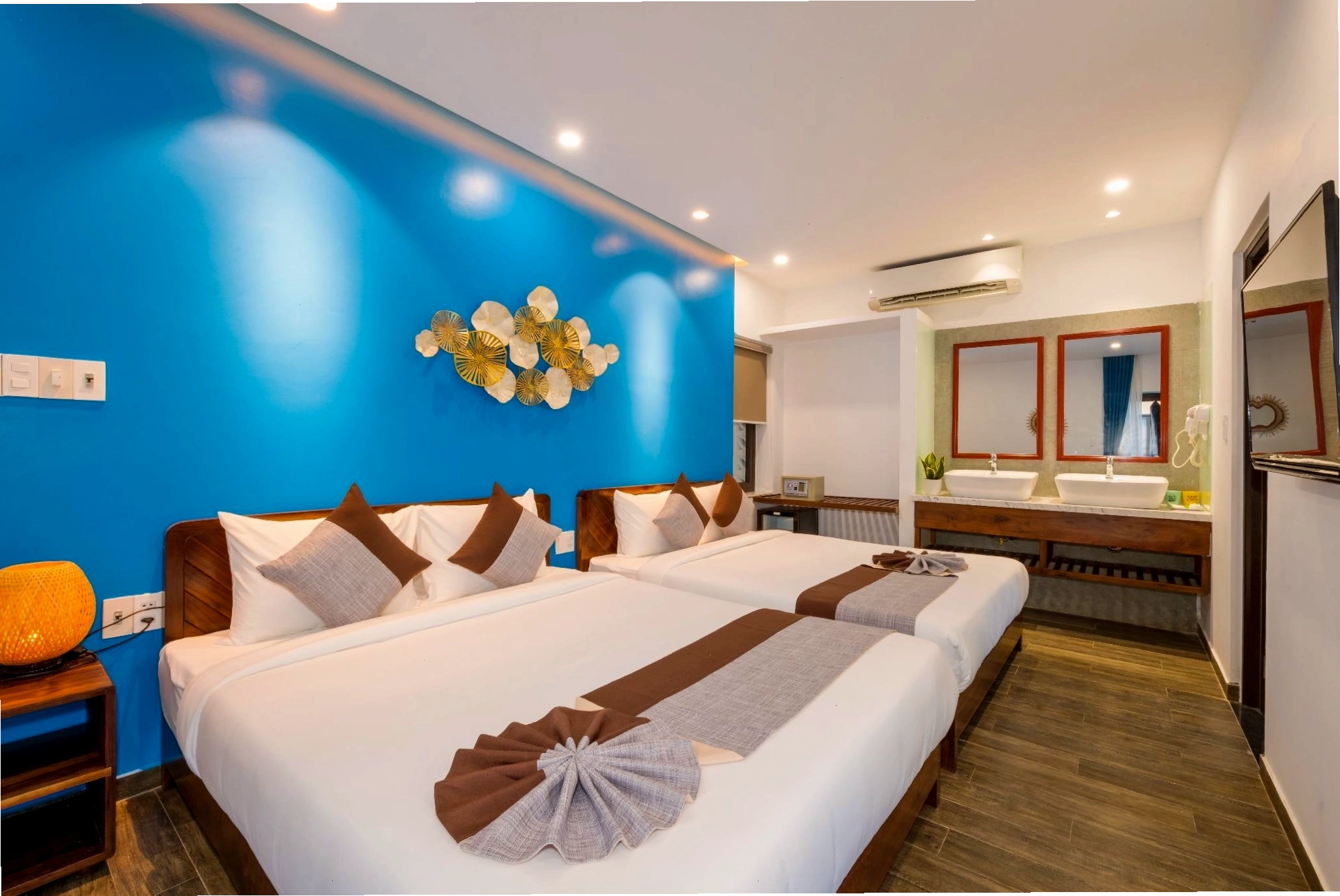 Không gian phòng ngủ lãng mạn tại December Hoi An Villa