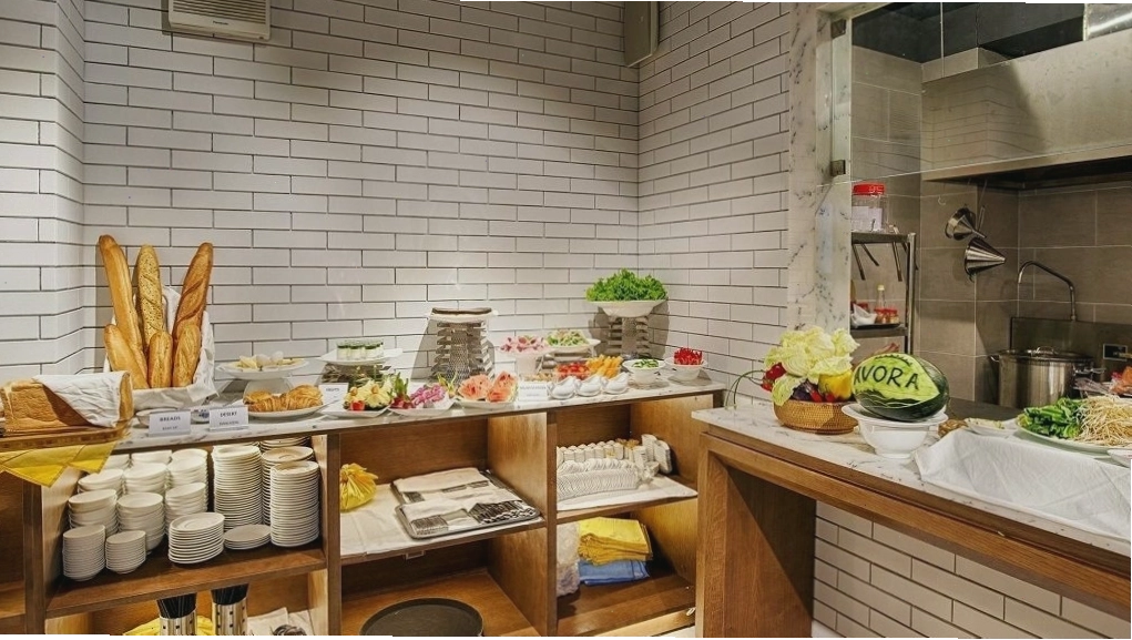 Không gian phòng tắm lãng mạn tại Avora Hotel