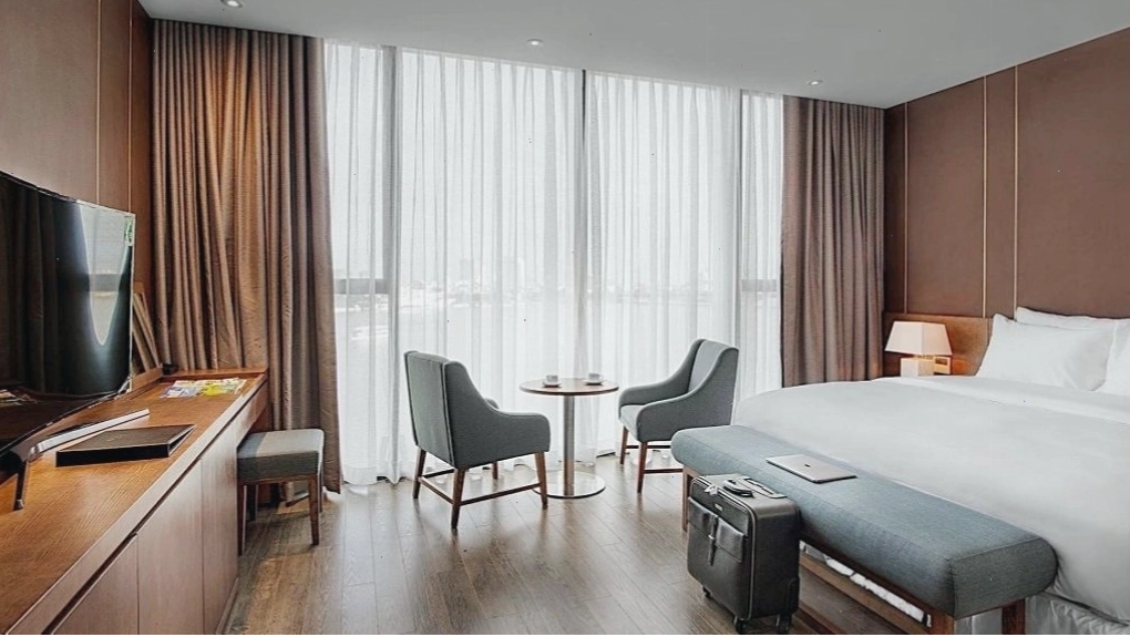 Không gian phòng tắm sang trọng tại Avora Hotel