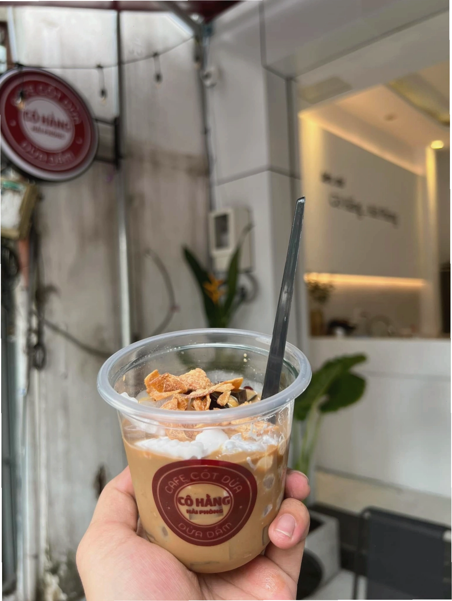 Không gian quán Cafe Cốt Dừa Cô Hằng tại Hải Phòng