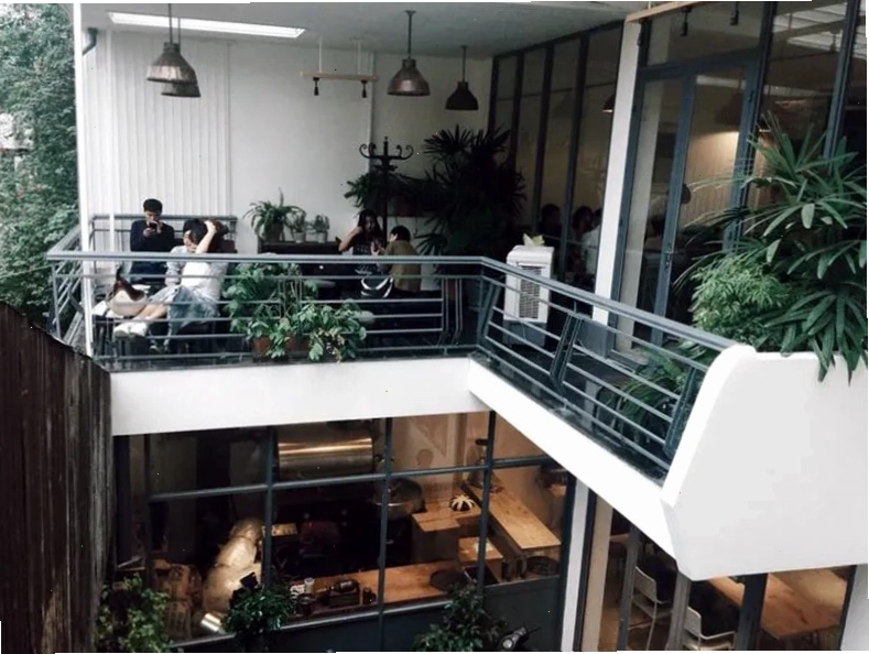 Không gian quán cafe là việt hồ chí minh hiện đại và trẻ trung