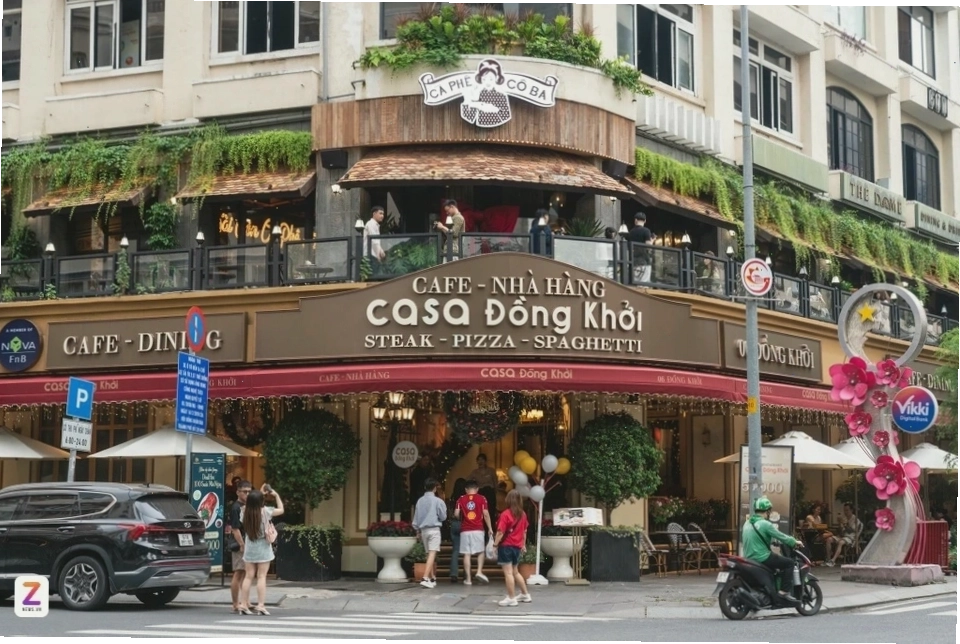 Không gian quán Cô Ba Đồng Khởi với view Bitexco