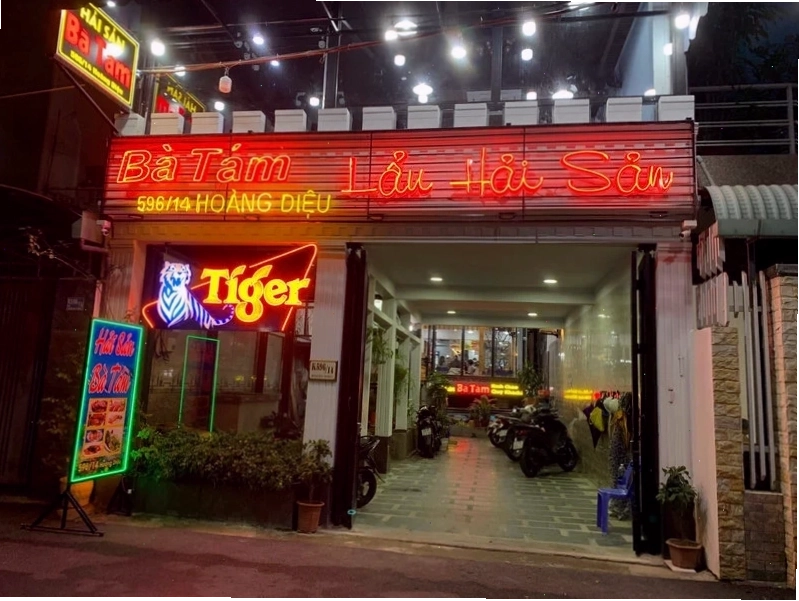 Không gian quán Hải sản Bà Tám