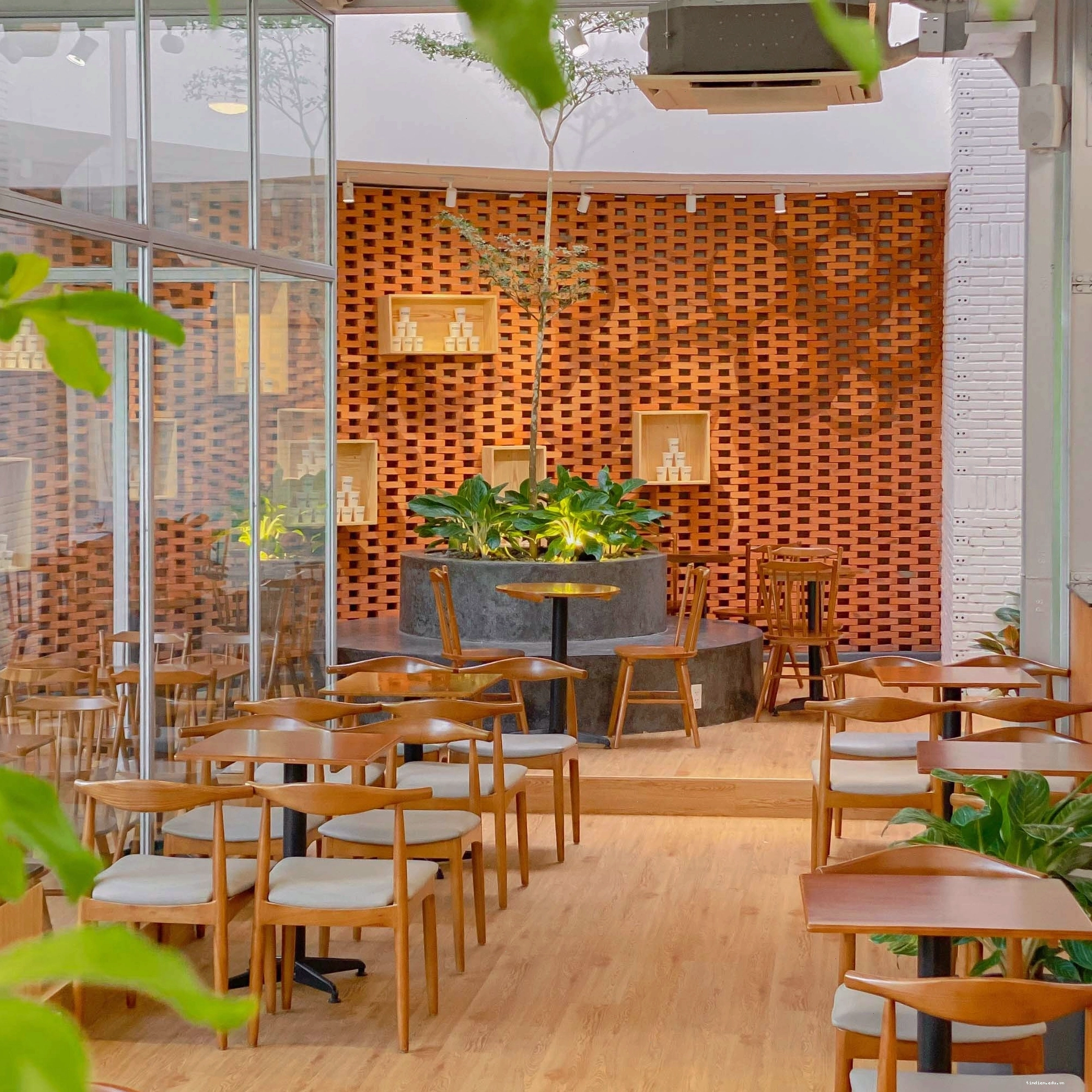 Không gian quán PERCE%T Coffee gần công viên 23-9