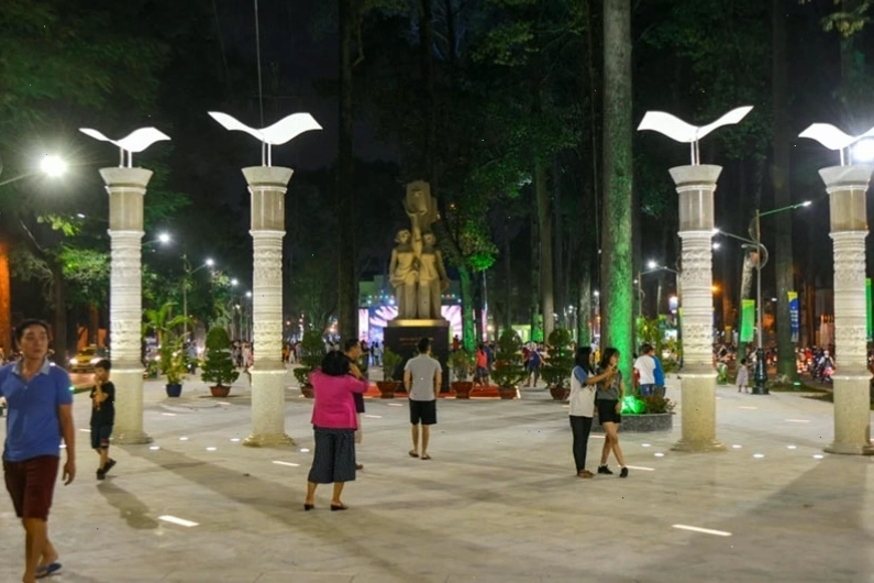 Không gian quảng trường lớn tại công viên Văn Lang