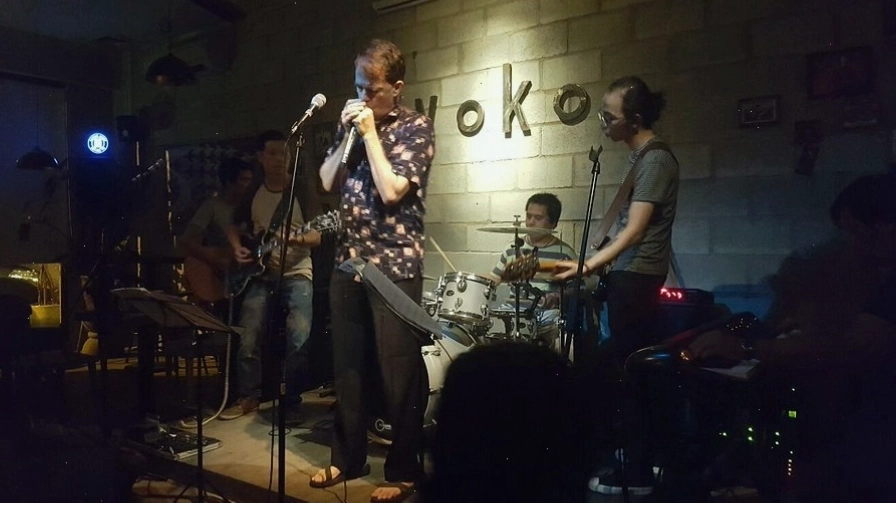 Không gian quầy bar ấn tượng tại Yoko Cafe