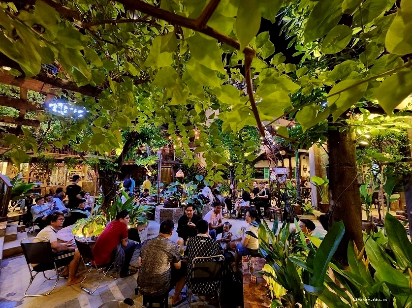 Không gian rộng rãi tại Chuyện Cà Phê
