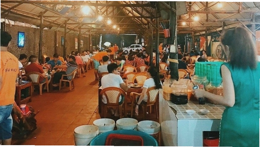 Không gian sạch sẽ tại nhà hàng Ra Khơi