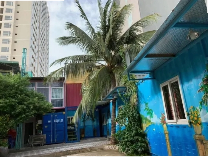 Không gian sân vườn xanh mát tại homestay container Vũng Tàu