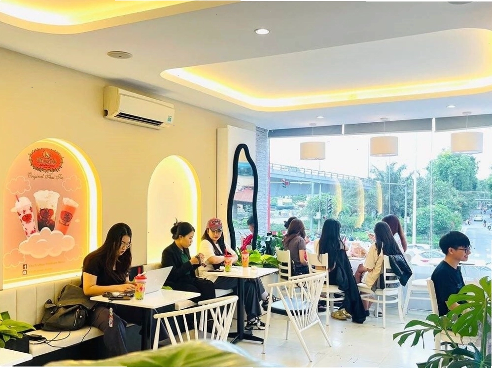 Không gian sáng sủa, hiện đại cho công việc và trò chuyện