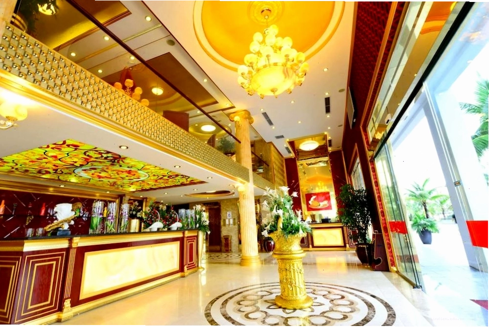 Không gian sang trọng bên trong Nhà hàng Cua Vàng Bãi Cháy