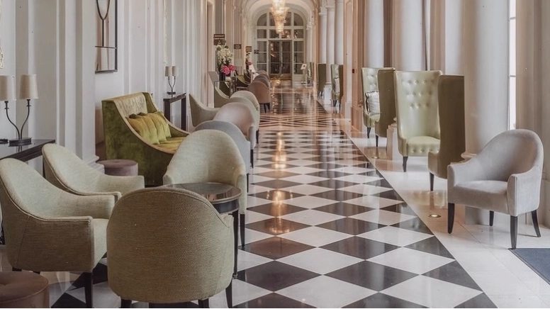 Không gian sang trọng bên trong nhà hàng Gordon Ramsay au Trianon tại Versailles, Pháp
