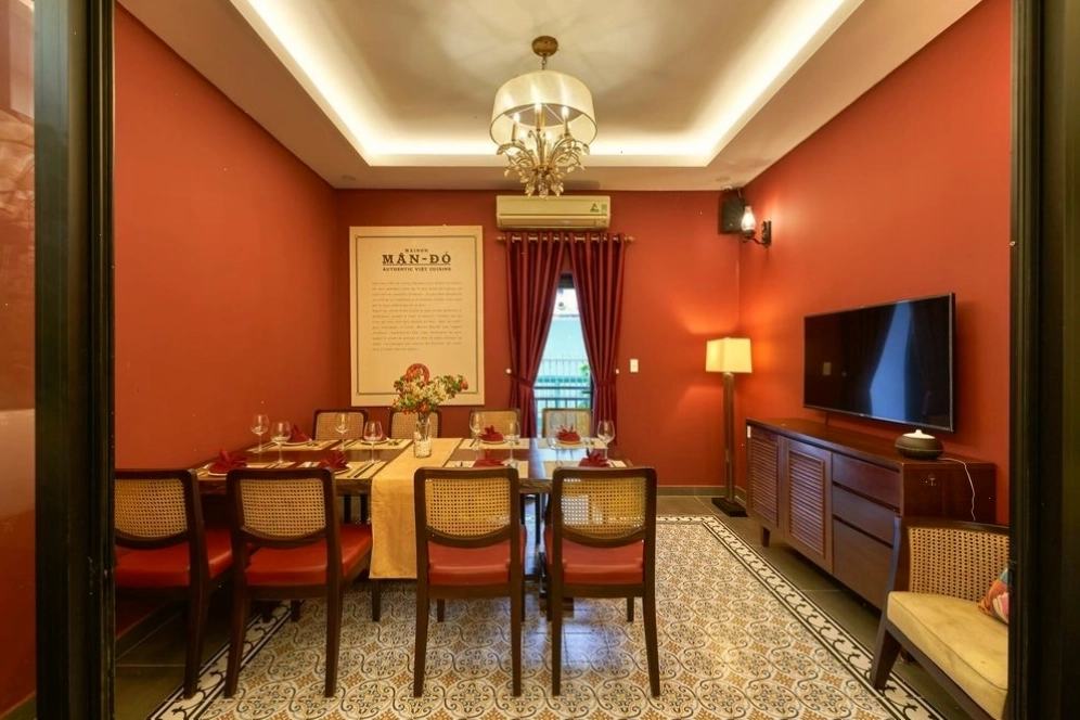 Không gian sang trọng của Maison Mận Đỏ Restaurant với sự kết hợp Á-Âu
