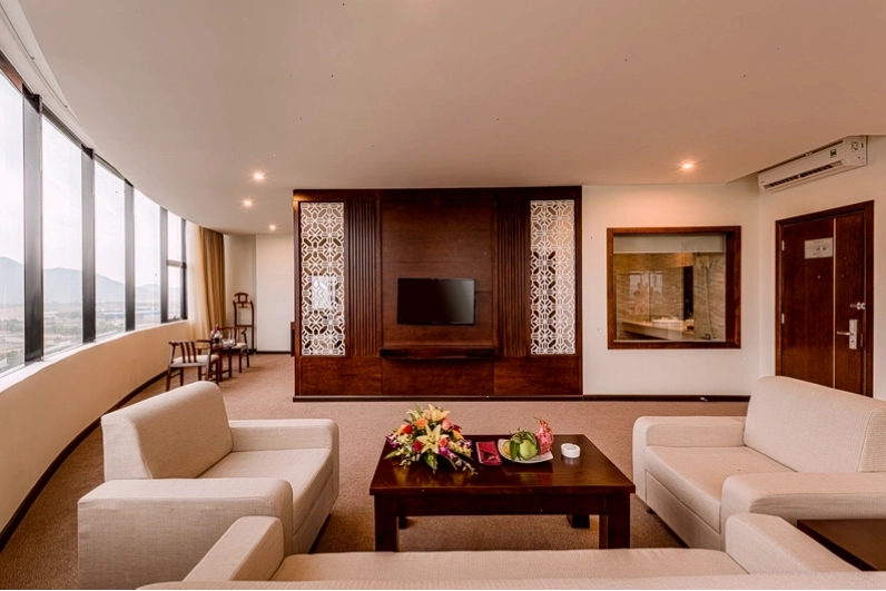 Không gian sang trọng của phòng Executive Suite tại Mường Thanh Grand Hà Tĩnh