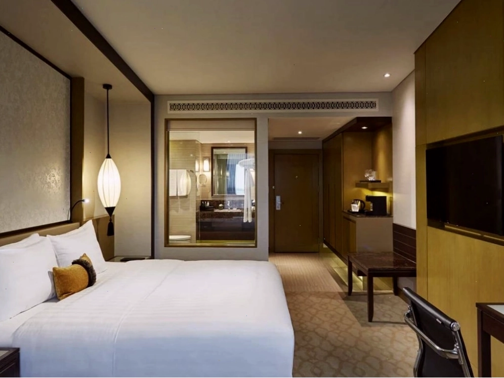 Không gian sang trọng của phòng Premium The Level tại Melia Hanoi Hotel