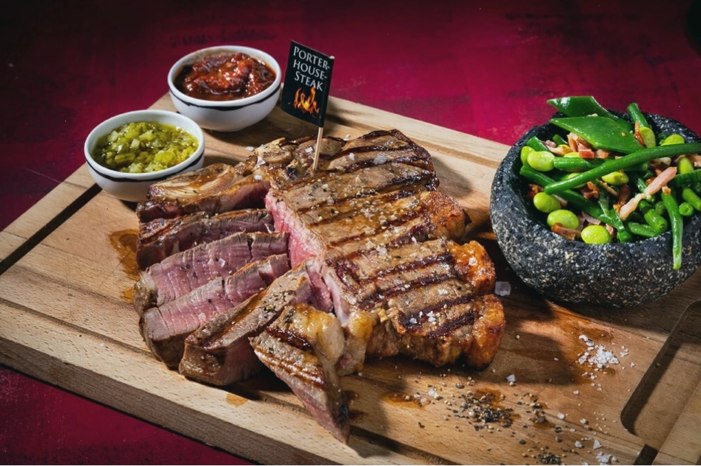 Không gian sang trọng tại El Gaucho Steakhouse