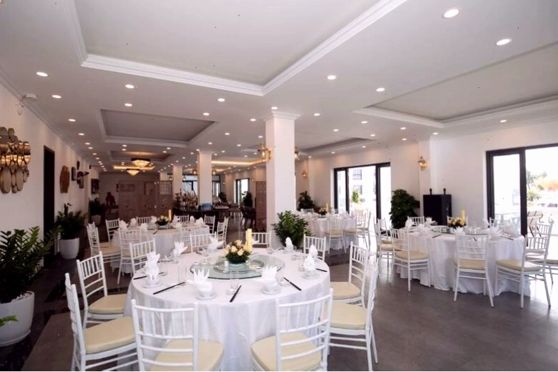 Không gian sang trọng tại Glory Restaurant