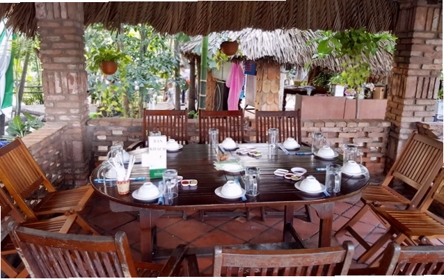 Không gian sang trọng tại Nhà hàng Lan Anh