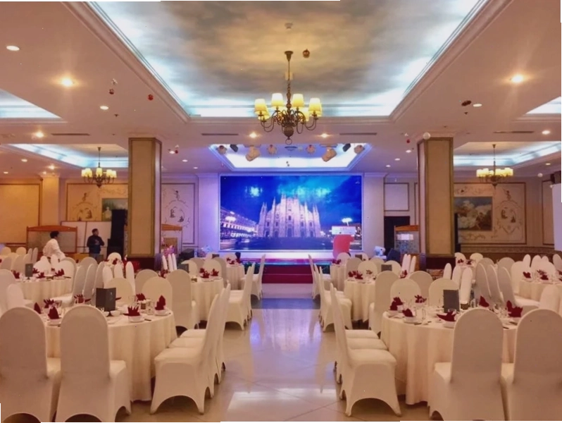 Không gian sang trọng tại nhà hàng Tâm Đắc Đà Lạt với hệ thống ánh sáng hiện đại