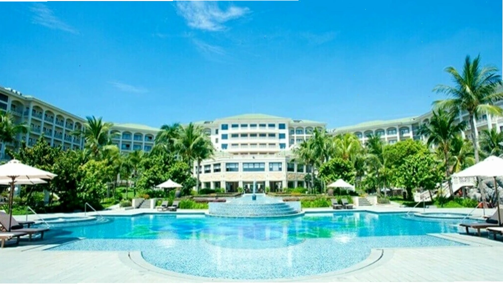 Không gian sang trọng tại sảnh tầng 1 và quầy lễ tân của Olalani Resort