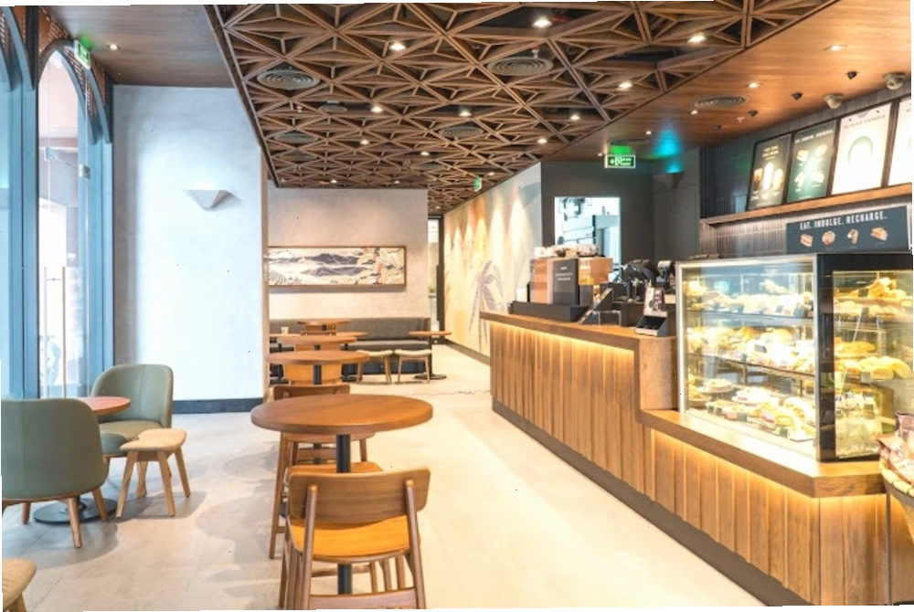 Không gian sang trọng, thích hợp làm việc hoặc gặp gỡ bạn bè tại quán cafe Bà Triệu