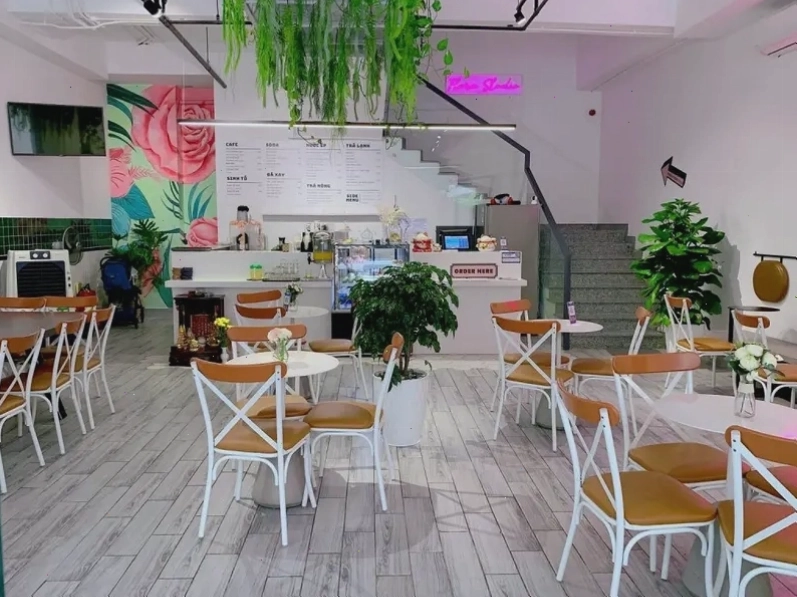 Không gian sang trọng và cổ điển của Cafe de Flore Quận 8