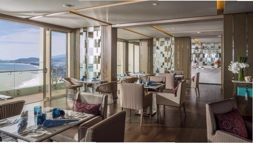 Không gian sang trọng, view đẹp của nhà hàng Cookbook Café Nha Trang