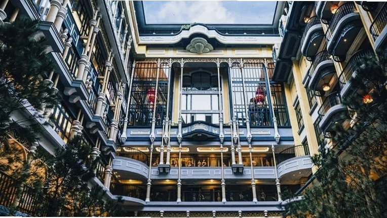 Không gian sảnh khách sạn MGallery Sapa