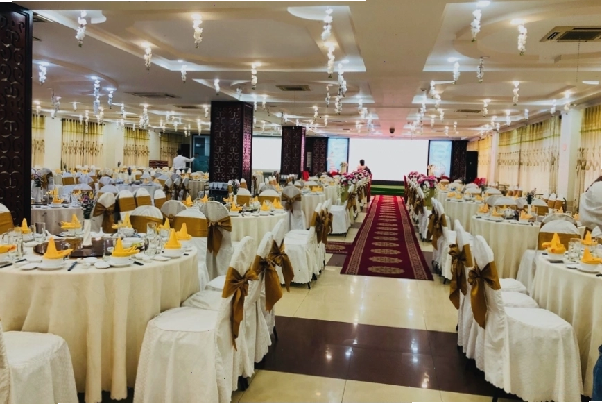 Không gian sảnh tiệc cưới lãng mạn tại Nhà hàng Ninh Kiều 2