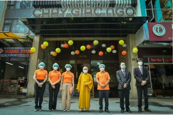 Không gian thanh tịnh tại Nhà hàng chay Giác Ngộ