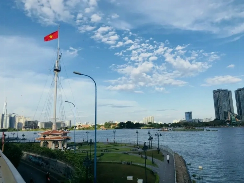 Không gian thoáng đãng của công viên bến Bạch Đằng
