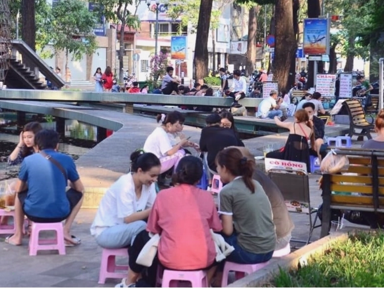 Không gian thoáng đãng của Hồ Con Rùa, điểm đến cà phê bệt lý tưởng