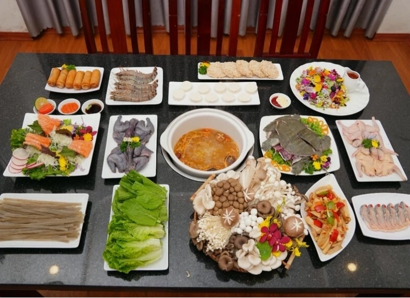 Không gian thoáng đãng của Lẩu nấm Hoàng Thành