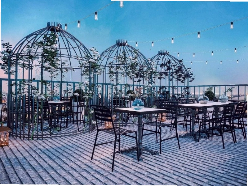 Không gian thoáng đãng của Lofita Tea & Coffee