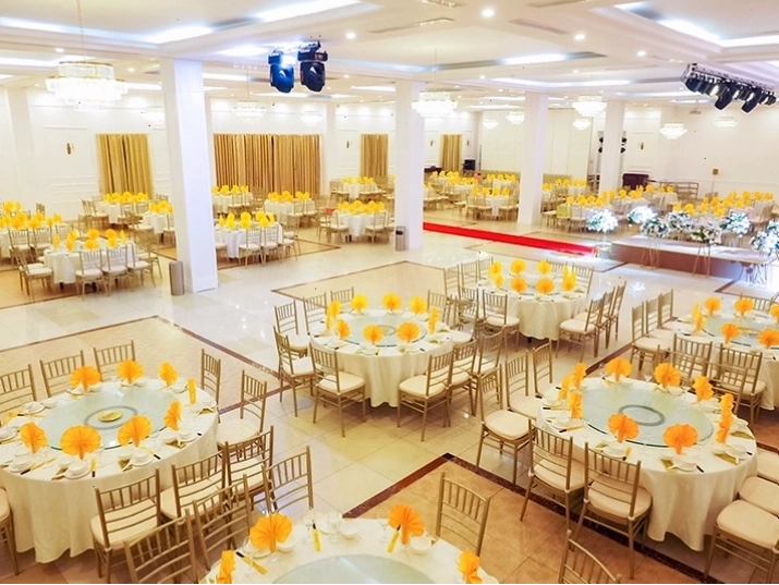 Không gian thoáng đãng tại nhà hàng Hương Sen