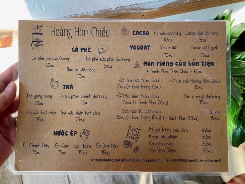 Không gian thoáng đãng và yên bình của quán
