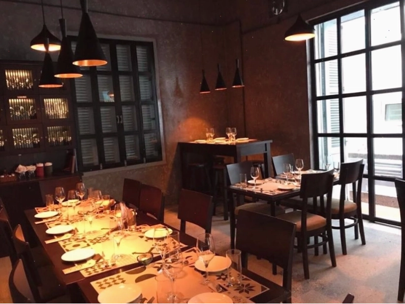Không gian thư giãn tại Tierra Wine Bar Hà Nội