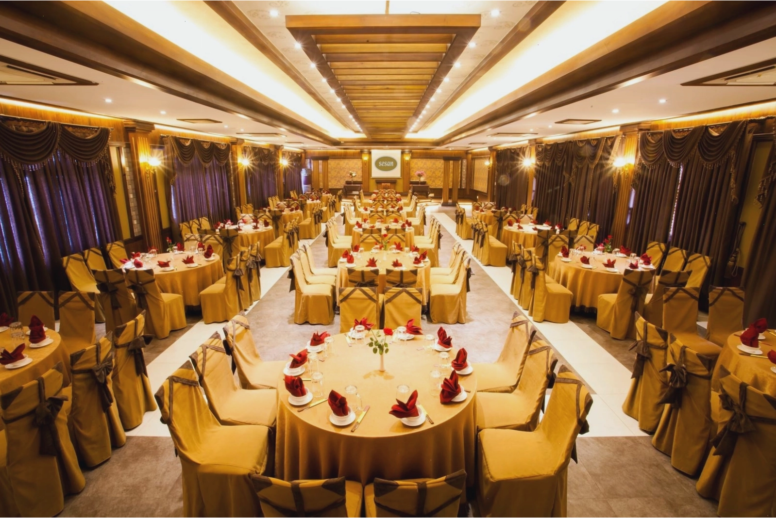 Không gian tiệc cưới sang trọng tại nhà hàng Sesan