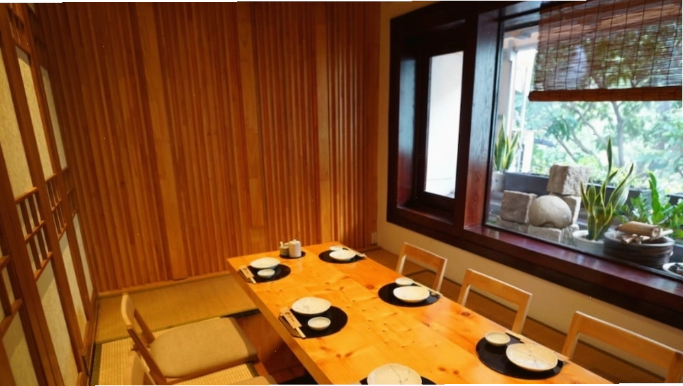 Không gian tinh tế và ấm cúng tại Nhân Sushi-Bito