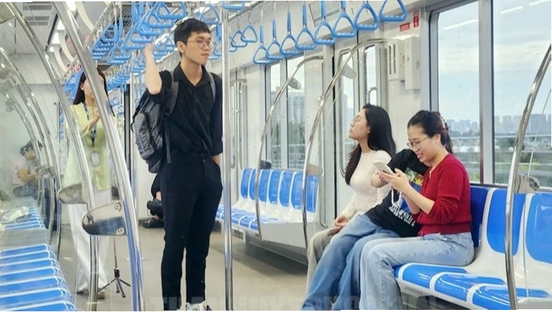 Không gian toa tàu rộng rãi của metro số 1 Bến Thành Suối Tiên