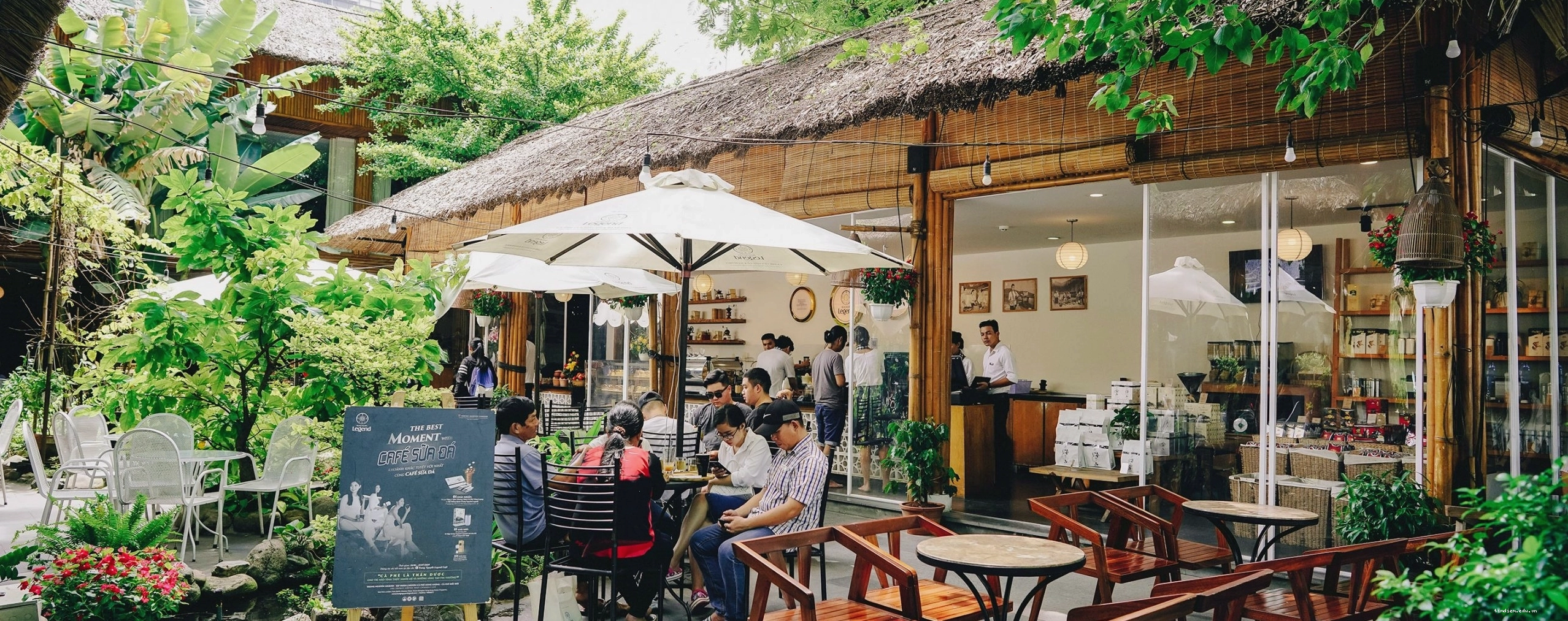 Không gian tràn đầy năng lượng tại quán cà phê Trung Nguyên