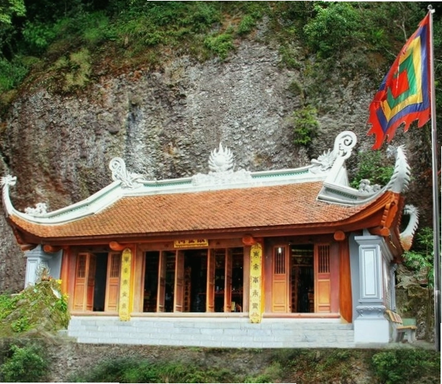 Không gian trang nghiêm tại Đền Thượng Ba Vì