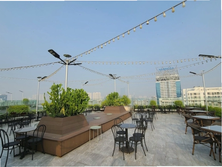 Không gian Trill Rooftop Cafe & Bistro