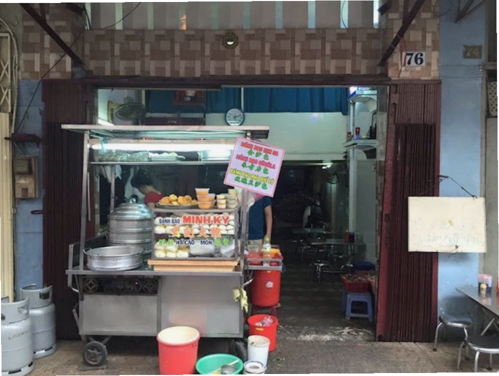 Không gian vỉa hè của quán dimsum Minh Ký Quận 5