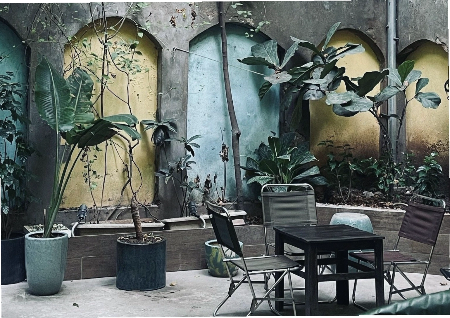 Không gian vintage ấm cúng tại Hầm Trú Ẩn