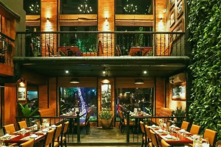 Không gian Vua Chả Cá 26C Trần Hưng Đạo