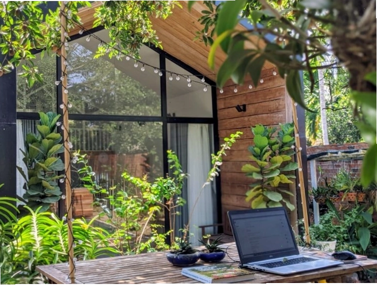 Không gian vườn được decor chill tại Moon Garden Homestay