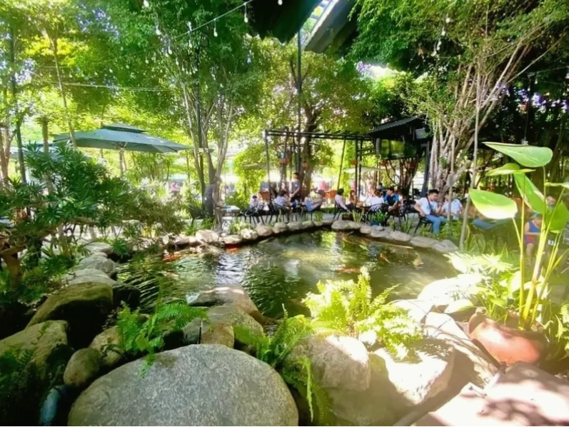 Không gian xanh mát của Cafe Vườn Xanh Quận 8